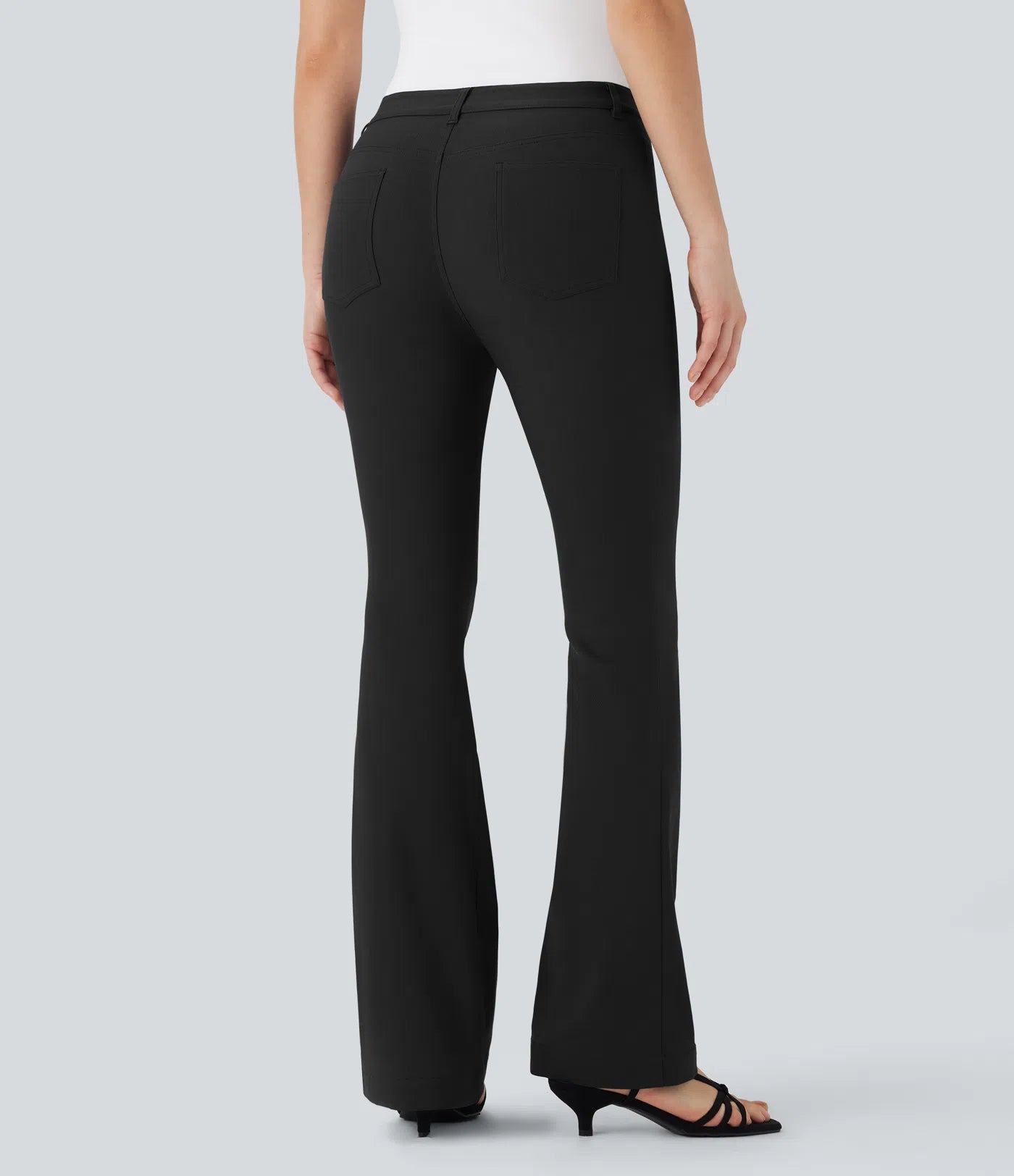 ElsaShape Mid-Rise Flared Broek met Meerdere Zakken