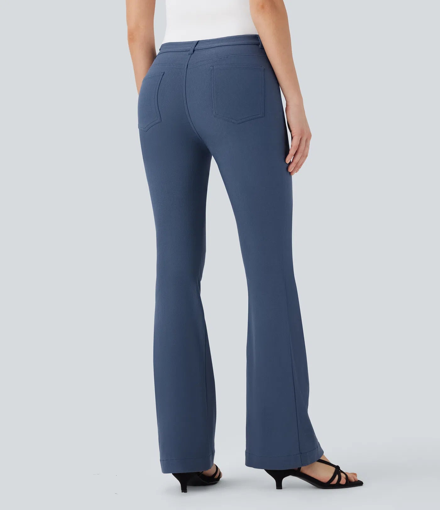 ElsaShape Mid-Rise Flared Broek met Meerdere Zakken